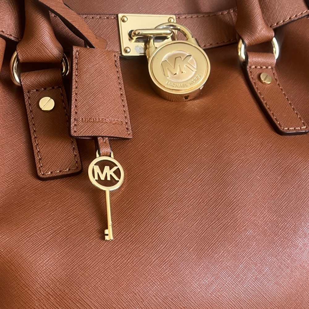 Michael Kors Large Hamilton Bag - Picture 14 of 16